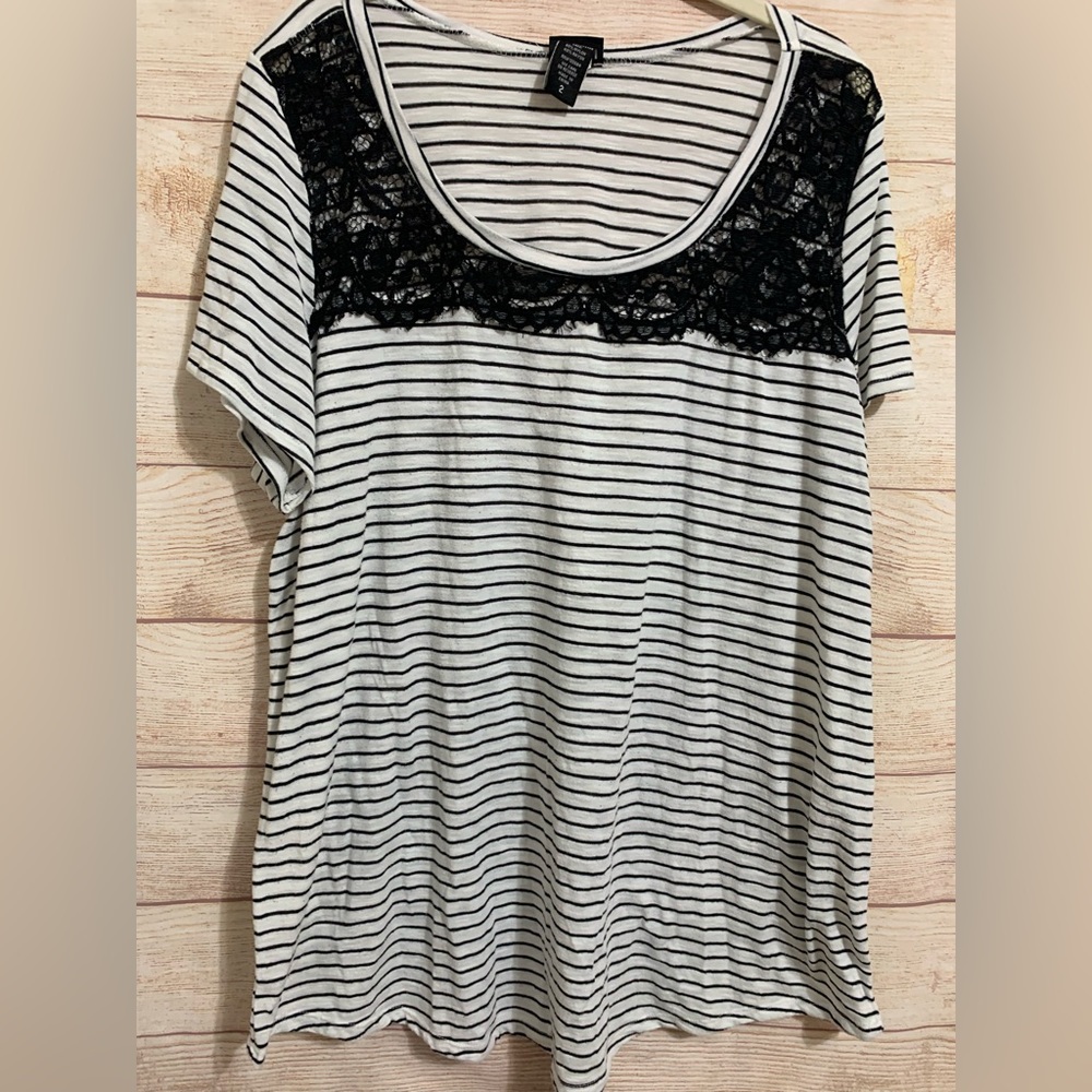 Torrid Stripe Lace Trim T-Shirt Tee Short Sleeve Black White